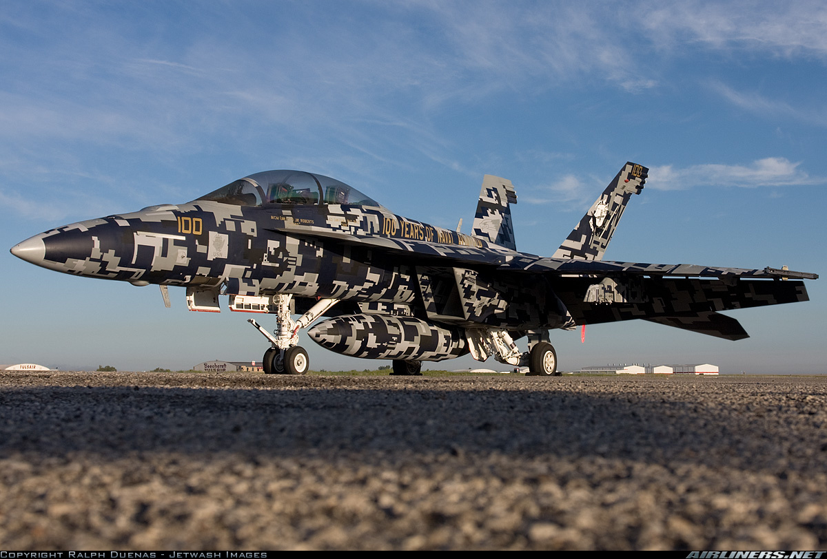 جنگنده f-18