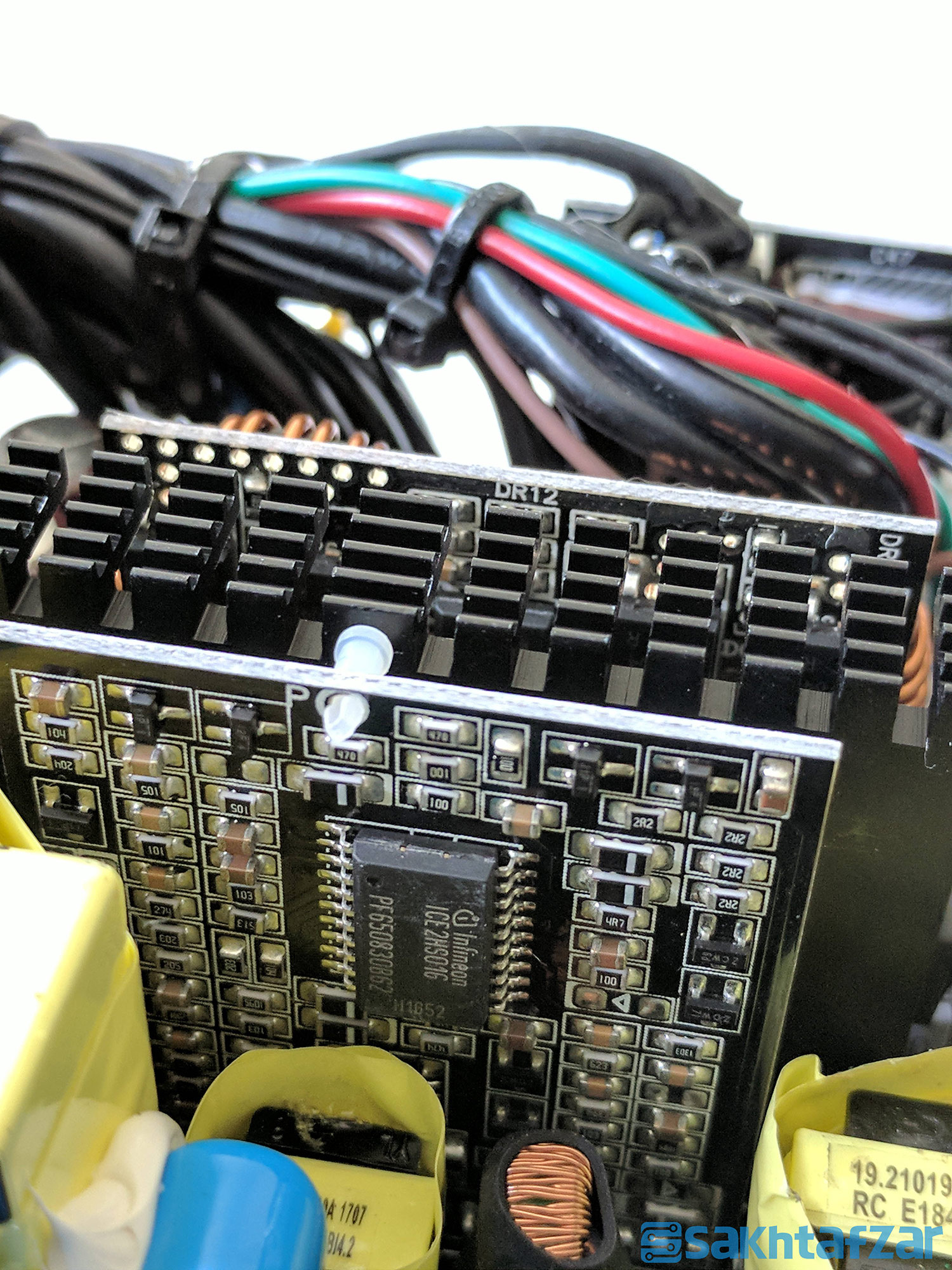 منبع تغذیه Thermaltake Toughpower Grand RGB 750W
