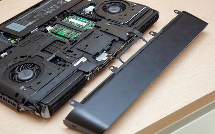 پشت بدنه Alienware Area-51m